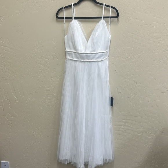 NWT Lulus White Maxi Dress with Pleats - Picture 2 of 6